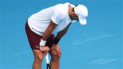 Djokovic tập luyện được 12 phút thì phải bỏ